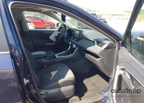 2021 Toyota Rav4 Xle z USA, uszkodzony, nr VIN 2T3P1RFV4MW190678